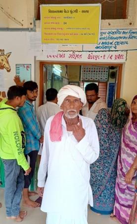 Assembly bypolls: Kaliganj records 10.83 pc voting in first two hours, security tightened Assembly bypolls: Kaliganj records 10.83 pc voting in first two hours, security tightened