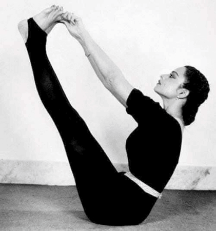 Akshay Kumar, Malaika Arora, Deepika Padukone, Kareena Kapoor, Alia Bhat: Celebs who practice and inspire fitness through Yoga Akshay Kumar, Malaika Arora, Deepika Padukone, Kareena Kapoor, Alia Bhat: Celebs who practice and inspire fitness through Yoga