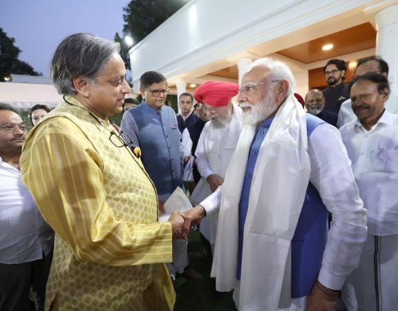 Congress Faces Internal Strife Over Tharoor's Modi Remarks Congress Faces Internal Strife Over Tharoor's Modi Remarks