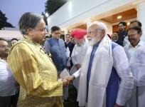 Congress Faces Internal Strife Over Tharoor's Modi Remarks