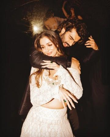 Ex-GF Malaika Arora shares cute boomerang from dating days to wish Arjun Kapoor on his birthday; see loved-up pics of duo Ex-GF Malaika Arora shares cute boomerang from dating days to wish Arjun Kapoor on his birthday; see loved-up pics of duo