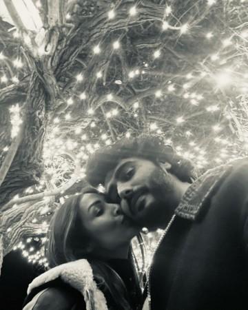 Ex-GF Malaika Arora shares cute boomerang from dating days to wish Arjun Kapoor on his birthday; see loved-up pics of duo Ex-GF Malaika Arora shares cute boomerang from dating days to wish Arjun Kapoor on his birthday; see loved-up pics of duo