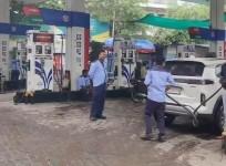 Delhi's Fuel Ban on Old Vehicles Sparks Debate