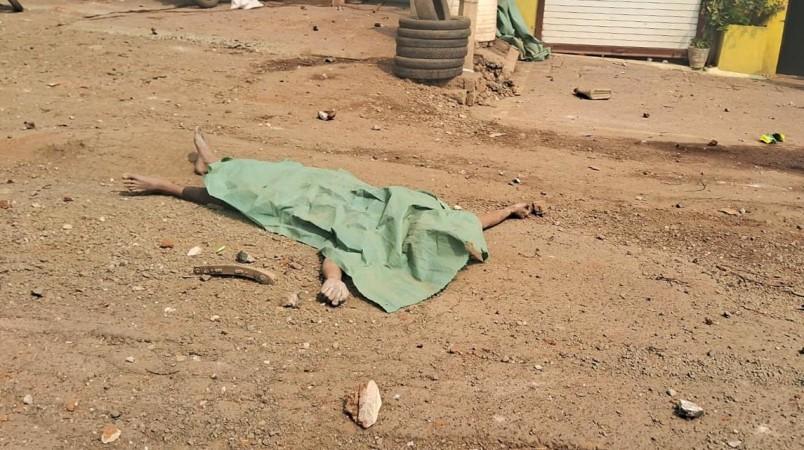One killed, three hurt in blast while manufacturing crude bombs at abandoned house in Bengal's Katwa One killed, three hurt in blast while manufacturing crude bombs at abandoned house in Bengal's Katwa