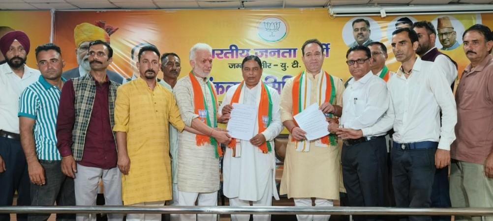 J&K BJP leaders with representatives of Village Defence Guards J&K BJP leaders