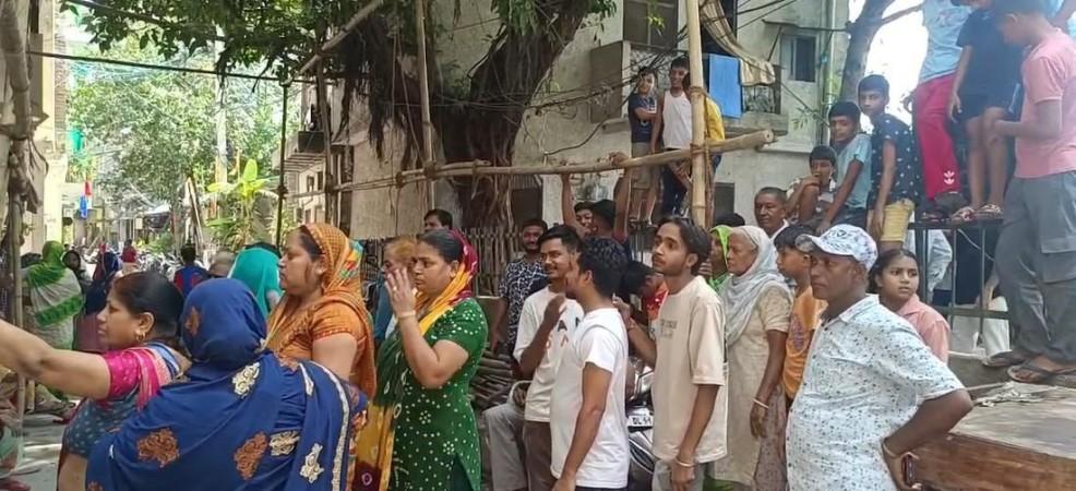 Woman, infant murdered in Delhi; suspect on run Woman, infant murdered in Delhi; suspect on run