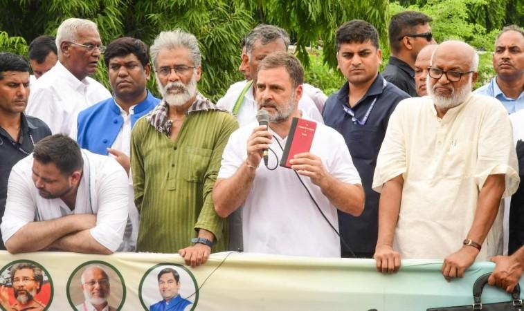 Karnataka Home Minister holds peace meeting in Mangaluru to address communal unrest Karnataka Home Minister holds peace meeting in Mangaluru to address communal unrest