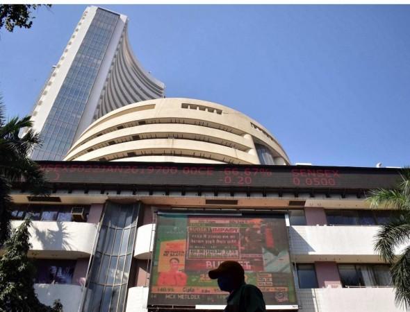Sensex, Nifty open lower amid uncertainty around Trump tariffs Sensex, Nifty open lower amid uncertainty around Trump tariffs