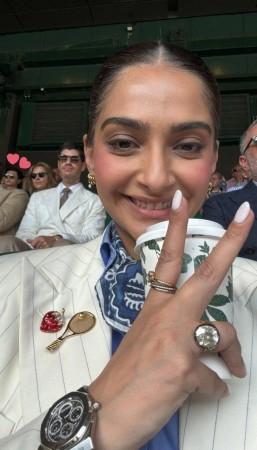 From Sonam Kapoor, Anushka Sharma, Avneet Kaur, Priyanka- Nick: Celebs add glam to Wimbledon whites From Sonam Kapoor, Anushka Sharma, Avneet Kaur, Priyanka- Nick: Celebs add glam to Wimbledon whitesFrom Sonam Kapoor, Anushka Sharma, Avneet Kaur, Priyanka- Nick: Celebs add glam to Wimbledon whites