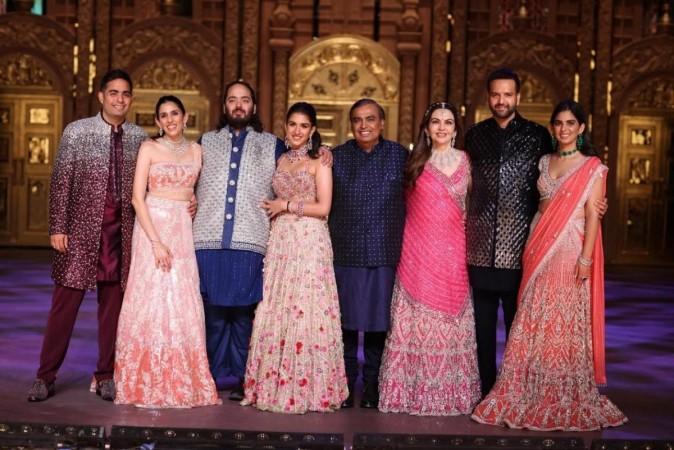 Family (L to R) Mr Akash Ambani, Mrs Shloka Ambani, Mr Anant Ambani, Mrs Radhika Ambani, Mr Mukesh Ambani, Mrs Nita Ambani, Mr Anand Piramal, Mrs Isha Ambani. Ambani Family
