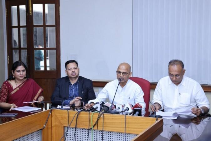Karnataka Ministers Address Heart Attack Concerns Amid Vaccine Safety Karnataka Ministers Address Heart Attack Concerns Amid Vaccine Safety