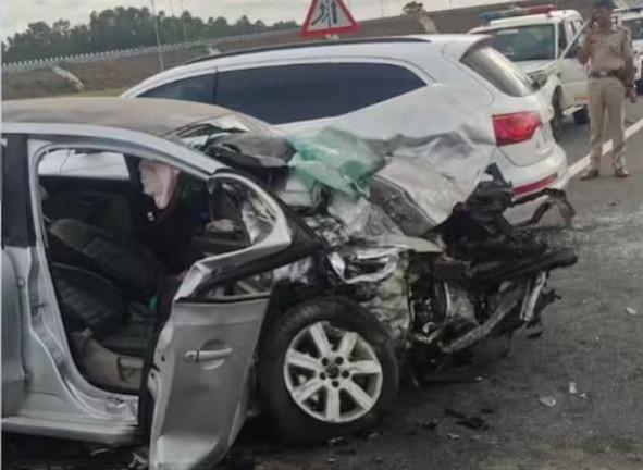 Eshwar (27) and Janani (24) from Bengaluru were killed in a head-on collision near the Vakkaleri toll plaza in Malur taluk, Kolar district on July 14, 2025 around 3 pm. Bengaluru-Chennai Highway Accident