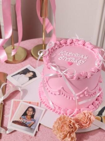 Vicky Kaushal kisses wifey Katrina Kaif as she turns 43; fans ask, 'When are you having a Baby?' Vicky Kaushal kisses wifey Katrina Kaif as she turns 43; fans ask, 'When are you having a Baby?'
