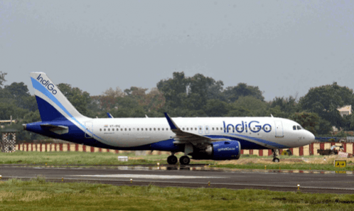 IndiGo flight makes emergency landing at Mumbai airport after developing mid-air snag IndiGo flight makes emergency landing at Mumbai airport after developing mid-air snag