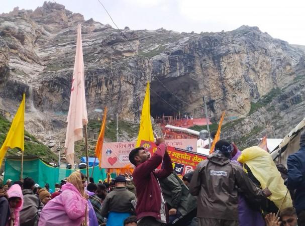 Amarnath Yatra suspended for a day due to heavy rainfall Amarnath Yatra suspended for a day due to heavy rainfall