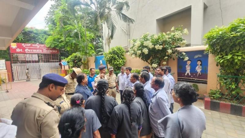 Bengaluru schools on alert; bomb threats in 40 schools stir panic Bengaluru schools on alert; bomb threats in 40 schools stir panic