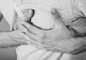 Cardiac Arrest at Mumbai Airport: Quick CPR Saves Man's Life Cardiac Arrest at Mumbai Airport: Quick CPR Saves Man's Life