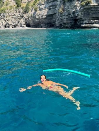 B-town celebs go bold: Priyanka Chopra, Kareena Kapoor, Disha, Mouni and Malaika turn up the heat on summer vacays B-town celebs go bold: Priyanka Chopra, Kareena Kapoor, Disha, Mouni and Malaika turn up the heat on summer vacays