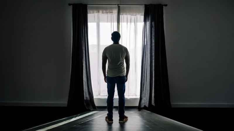 Smartphones before 13 may raise suicidal thoughts, aggression risk in youth: Study Smartphones before 13 may raise suicidal thoughts, aggression risk in youth: Study
