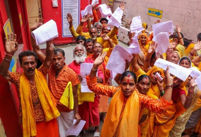 Amarnath Yatra sees huge rush of pilgrims, 3.21 lakh had 'darshan' in 19 days Amarnath Yatra sees huge rush of pilgrims, 3.21 lakh had 'darshan' in 19 days
