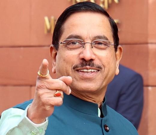 'GST notices to small traders not from Centre': Union Minister slams K'taka govt for misleading public 'GST notices to small traders not from Centre': Union Minister slams K'taka govt for misleading public