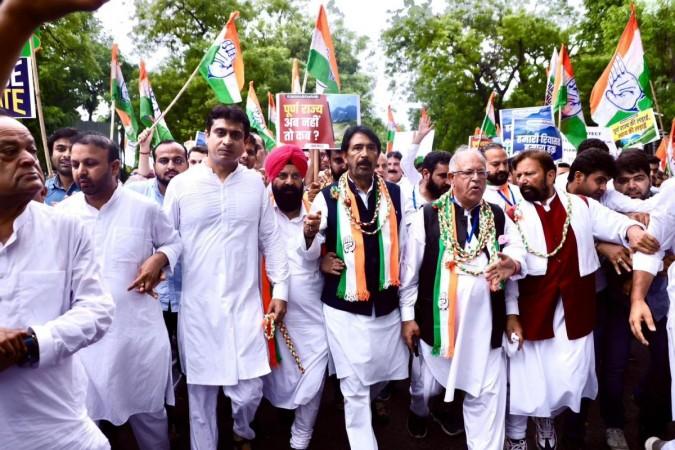 Congress leaders and workers from Jammu and Kashmir staging a protest in Delhi in support of their demand for the restoration of statehood to J&K Congress workers