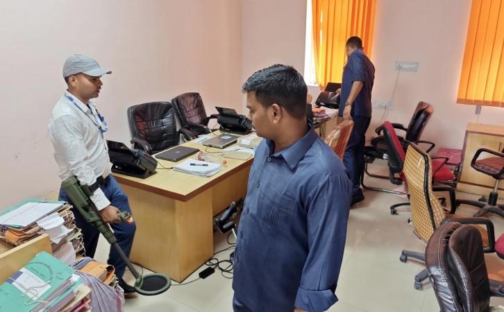 Rajasthan: CM's office and Jaipur Airport receive bomb threat; exhaustive searches conducted Rajasthan: CM's office and Jaipur Airport receive bomb threat; exhaustive searches conducted