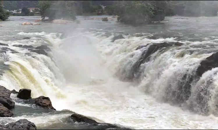 Hogenakkal Waterfalls Surge: Tourists Barred Amid Rising Waters Hogenakkal Waterfalls Surge: Tourists Barred Amid Rising Waters