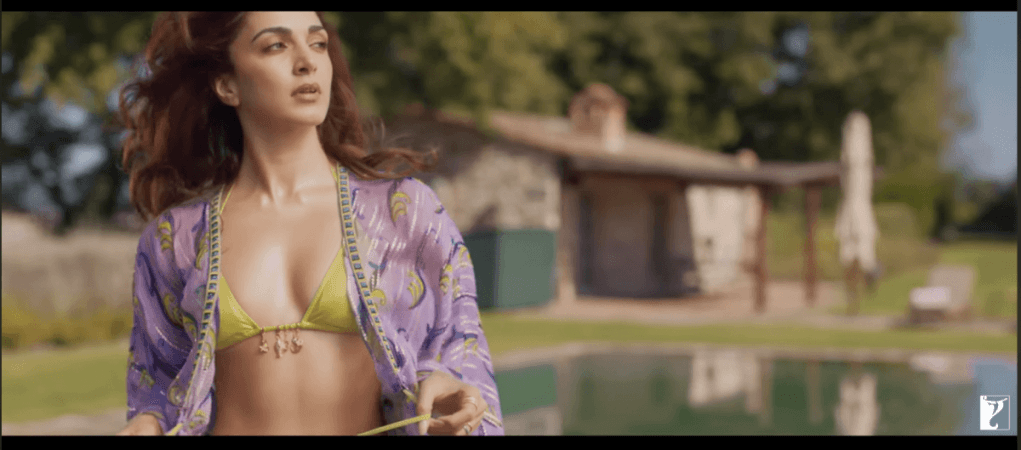 Of Bralettes, Beachwear, Kisses: Kiara Advani -Hrithik Roshan lock lips in War 2's Aavan Jaavan; get slammed for age difference and cold chemistry Of Bralettes, Beachwear, Kisses: Kiara Advani -Hrithik Roshan lock lips in War 2's Aavan Jaavan; get slammed for age difference and cold chemistry