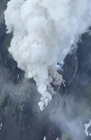 Russia's Krasheninnikov Volcano erupts after 600 years, sends ash plume 6 km high Russia's Krasheninnikov Volcano erupts after 600 years, sends ash plume 6 km high
