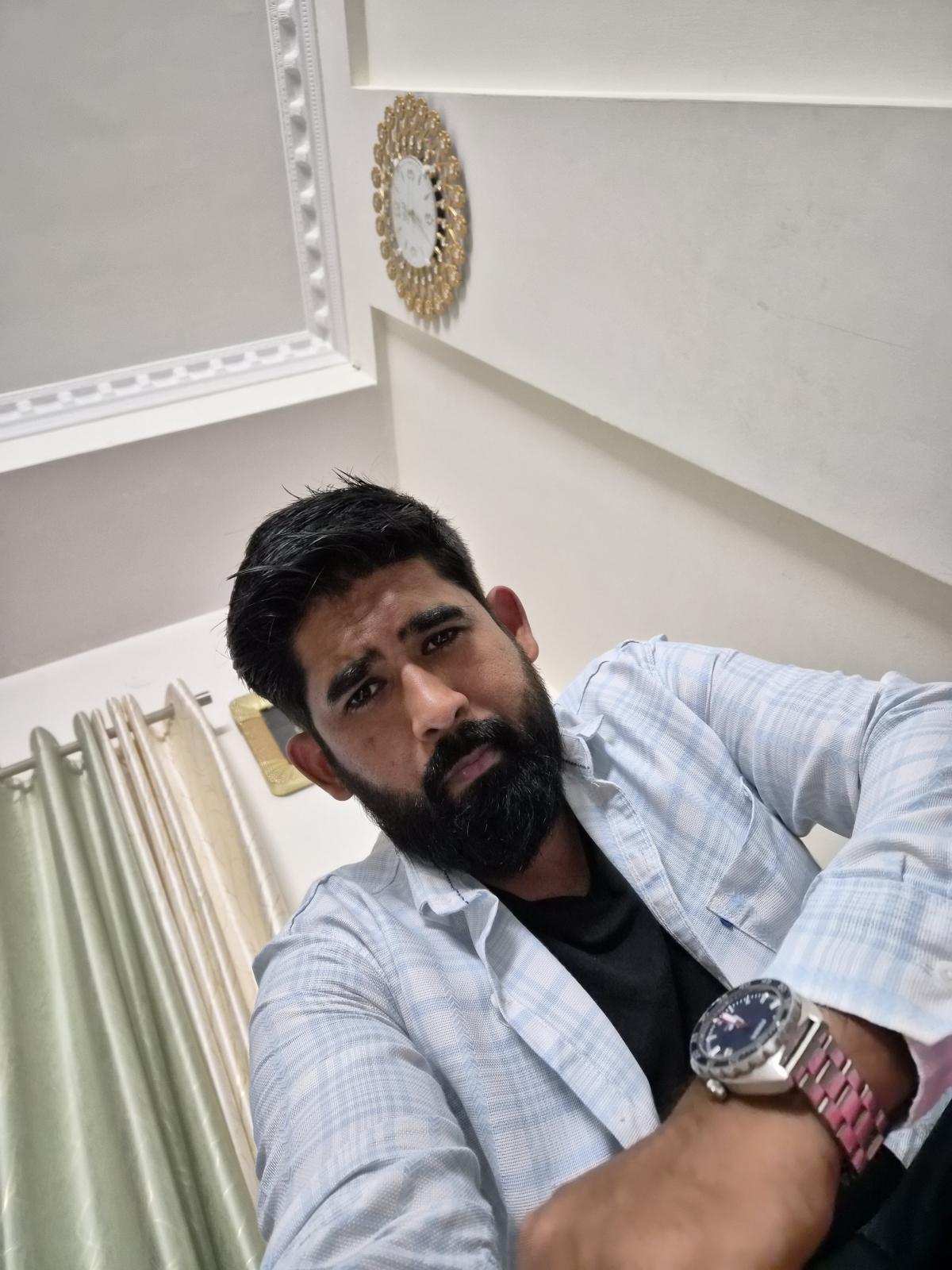 Shot on Samsung Galaxy Z Flip7: Selfie shot on main camera Shot on Samsung Galaxy Z Flip7