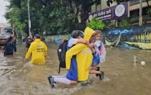 Mumbai Battered by 500 mm Rain in 84 Hours; IMD Issues Red Alert Mumbai Battered by 500 mm Rain in 84 Hours; IMD Issues Red Alert