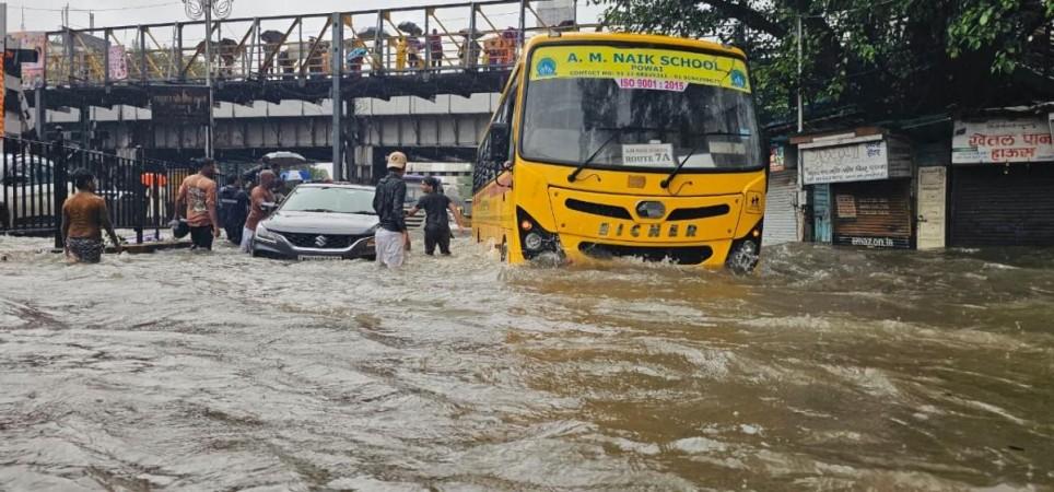 Mumbai Battered by 500 mm Rain in 84 Hours; IMD Issues Red Alert Mumbai Battered by 500 mm Rain in 84 Hours; IMD Issues Red Alert