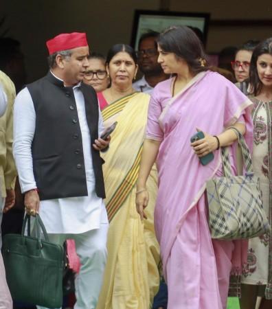 Shashi Tharoor's Stand on Disqualification Bill Sparks Debate Shashi Tharoor's Stand on Disqualification Bill Sparks Debate