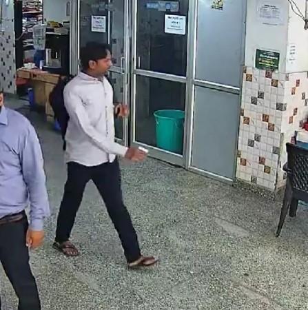 Delhi CM attack: Police detain Rajesh Khimji's friend who transferred money Delhi CM attack: Police detain Rajesh Khimji's friend who transferred money