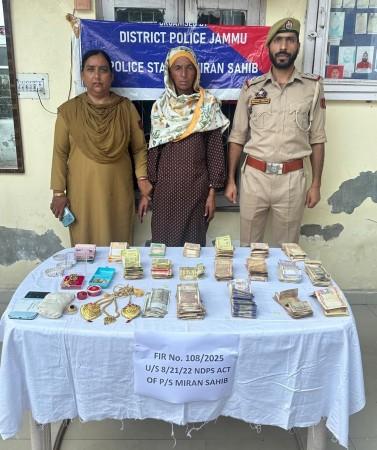 Arrested woman drug trafficker Vani Bibi along cash, drugs and gold ornaments. Arrested Woman