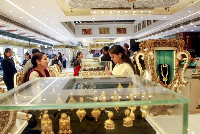 Gold falls by Rs 600 this week, silver also declines Gold falls by Rs 600 this week, silver also declines