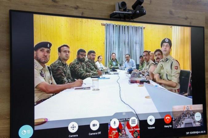 Leader of Opposition in J&K Legislative Assembly Sunil Sharma briefing Defence Minister Rajnath Singh about ground situation at cloudburst affected Kishtwar village. Sunil Sharma