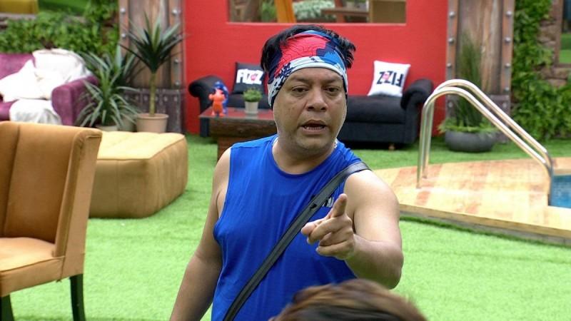 'Don't talk nonsense': Tanya refuses to clean smoking room; Zeeshan and Baseer threaten to deny her food 'Don't talk nonsense': Tanya refuses to clean smoking room; Zeeshan and Baseer threaten to deny her food