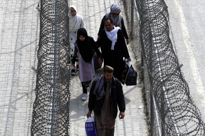 Ignoring humanitarian calls, Pakistan starts detaining Afghan migrants Ignoring humanitarian calls, Pakistan starts detaining Afghan migrants