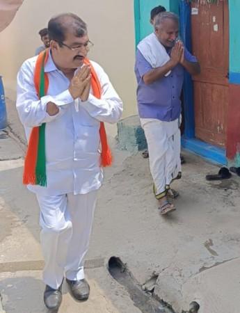 SP acts like pet dog of Cong leaders: Remark lands K'taka BJP MLA in trouble; cops call him for questioning SP acts like pet dog of Cong leaders: Remark lands K'taka BJP MLA in trouble; cops call him for questioning