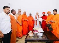 Religious seers meet HM Shah in Delhi, demand NIA probe in Dharmasthala case