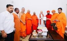 Religious seers meet HM Shah in Delhi, demand NIA probe in Dharmasthala case