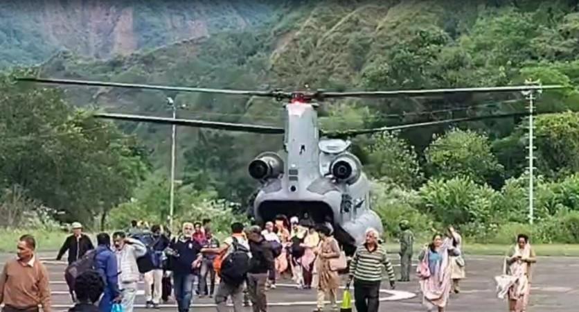 3 IAF Chinooks airlift 135 Manimahesh devotees to safety in Himachal 3 IAF Chinooks airlift 135 Manimahesh devotees to safety in Himachal