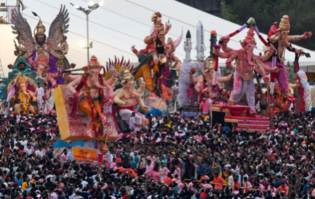 Over 100 mobile phones, several gold chains stolen during Lalbaugcha Raja immersion in Mumbai Over 100 mobile phones, several gold chains stolen during Lalbaugcha Raja immersion in Mumbai