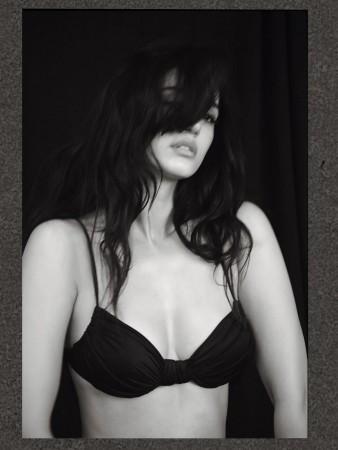 Disha Patani to play Emraan Hashmi's love interest in Awarapan 2; netizens say 'she can only seduce, can't act' Disha Patani to play Emraan Hashmi's love interest in Awarapan 2; netizens say 'she can only seduce, can't act'