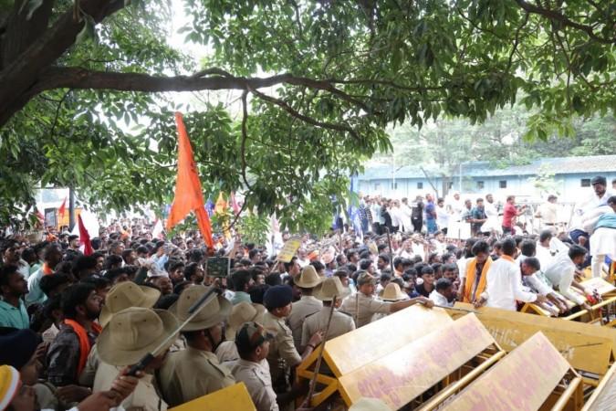Internal reservation protest escalates in Bengaluru, traffic comes to screeching halt Internal reservation protest escalates in Bengaluru, traffic comes to screeching halt