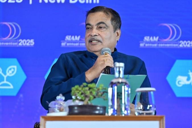 Gadkari Defends Ethanol Fuel Amid Social Media Criticism Gadkari Defends Ethanol Fuel Amid Social Media Criticism