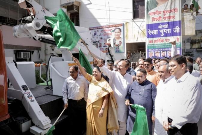 CM Rekha Gupta launches country's first hi-tech power cable repair van in Delhi CM Rekha Gupta launches country's first hi-tech power cable repair van in Delhi
