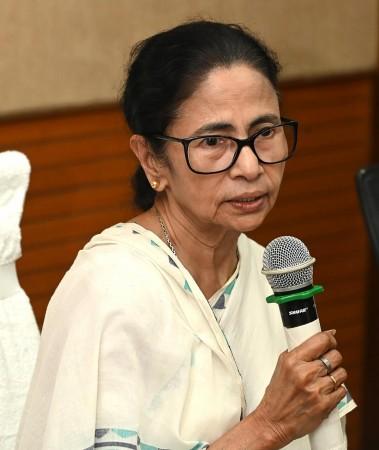 CM Mamata Banerjee extends wishes on Hindi Diwas, says respectful towards all languages CM Mamata Banerjee extends wishes on Hindi Diwas, says respectful towards all languages